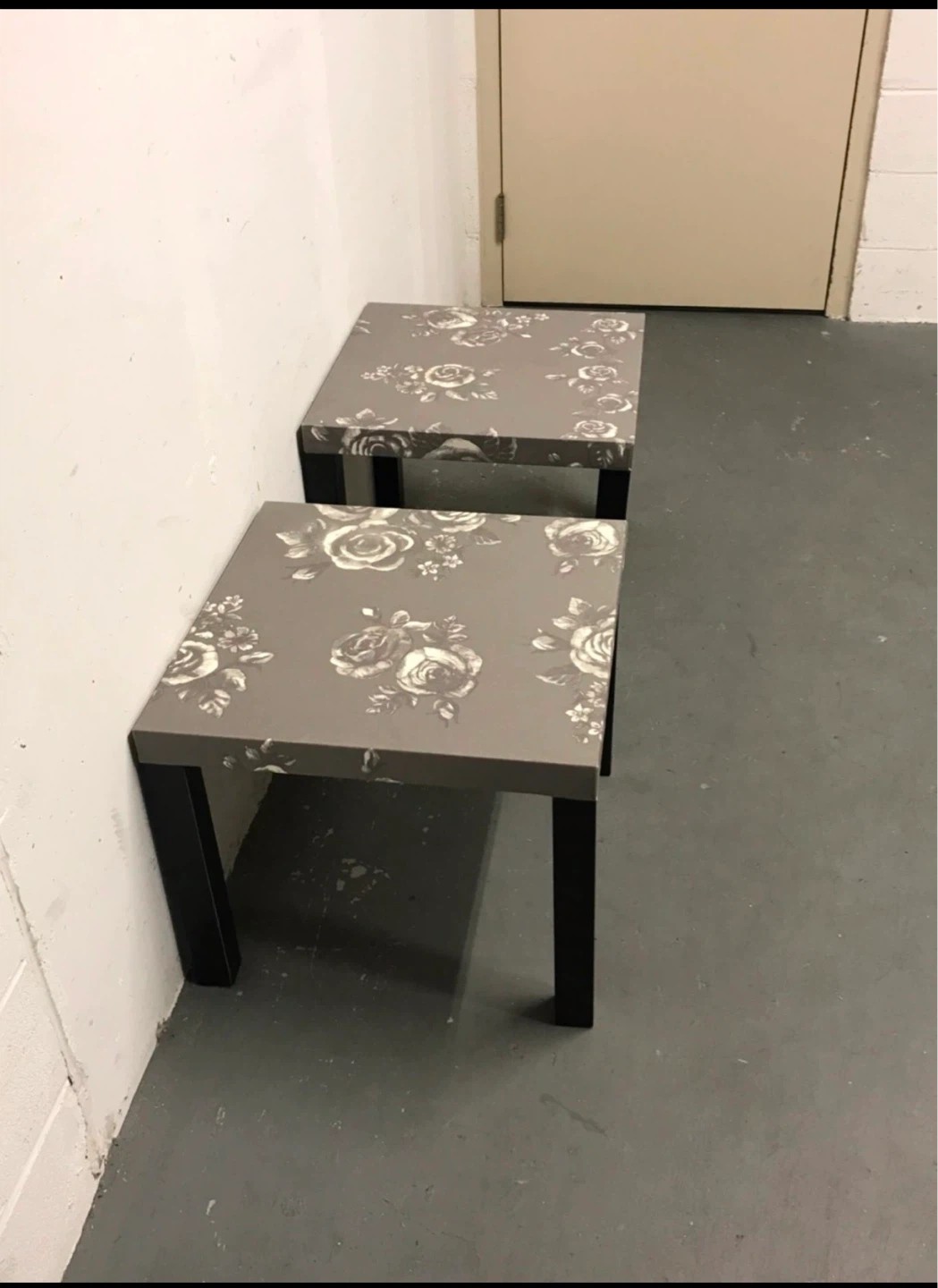 Set of 2 floral accent tables