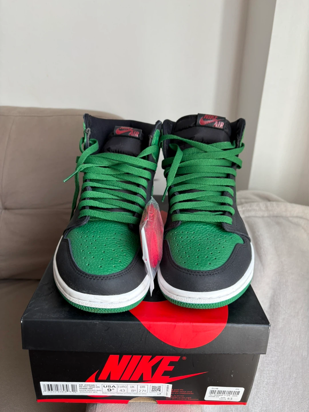 Air Jordan 1 High OG Pine Green Black size 9.5 - photo 2