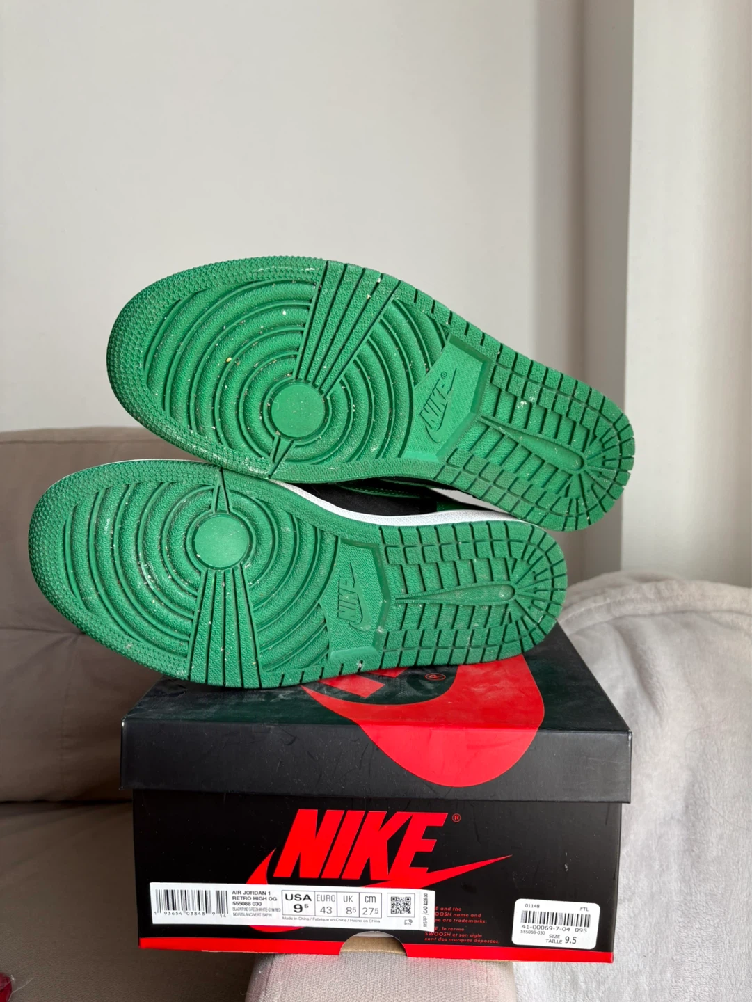 Air Jordan 1 High OG Pine Green Black size 9.5 - photo 3