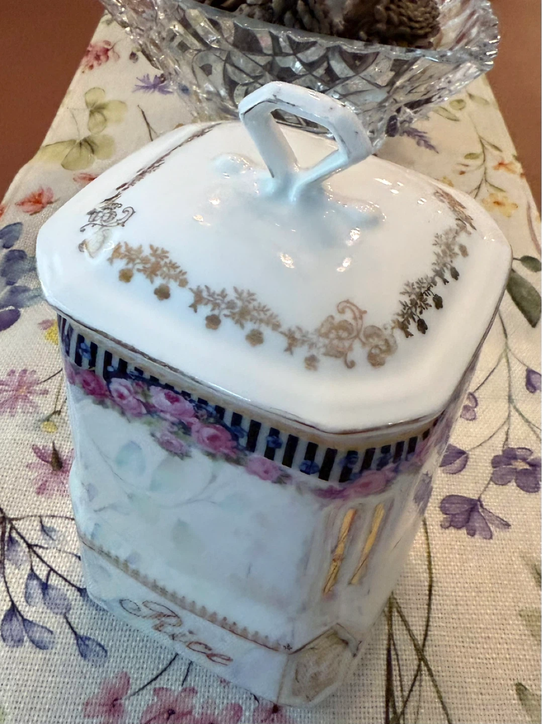 Vintage Lusterware Chechoslovakian “Rice" Canister with Lid - photo 3