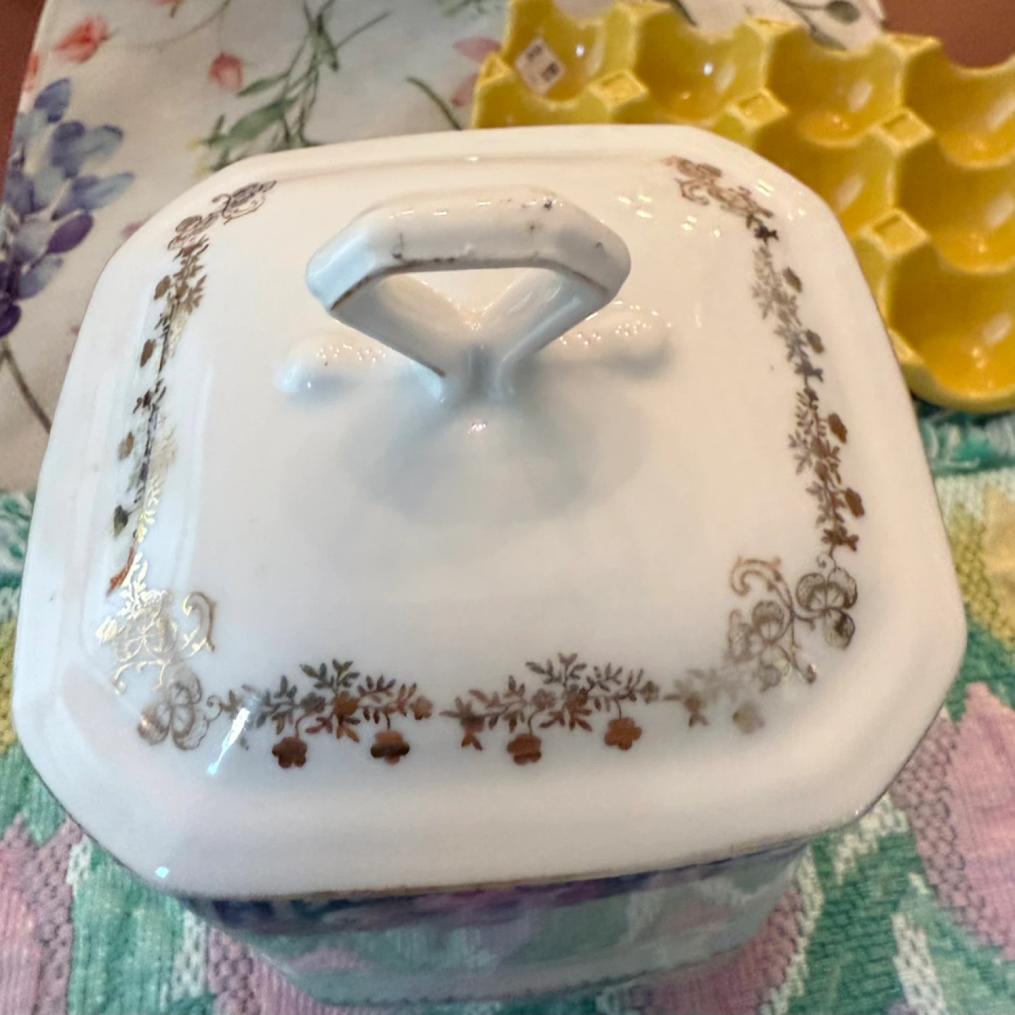 Vintage Lusterware Chechoslovakian “Rice" Canister with Lid - photo 2