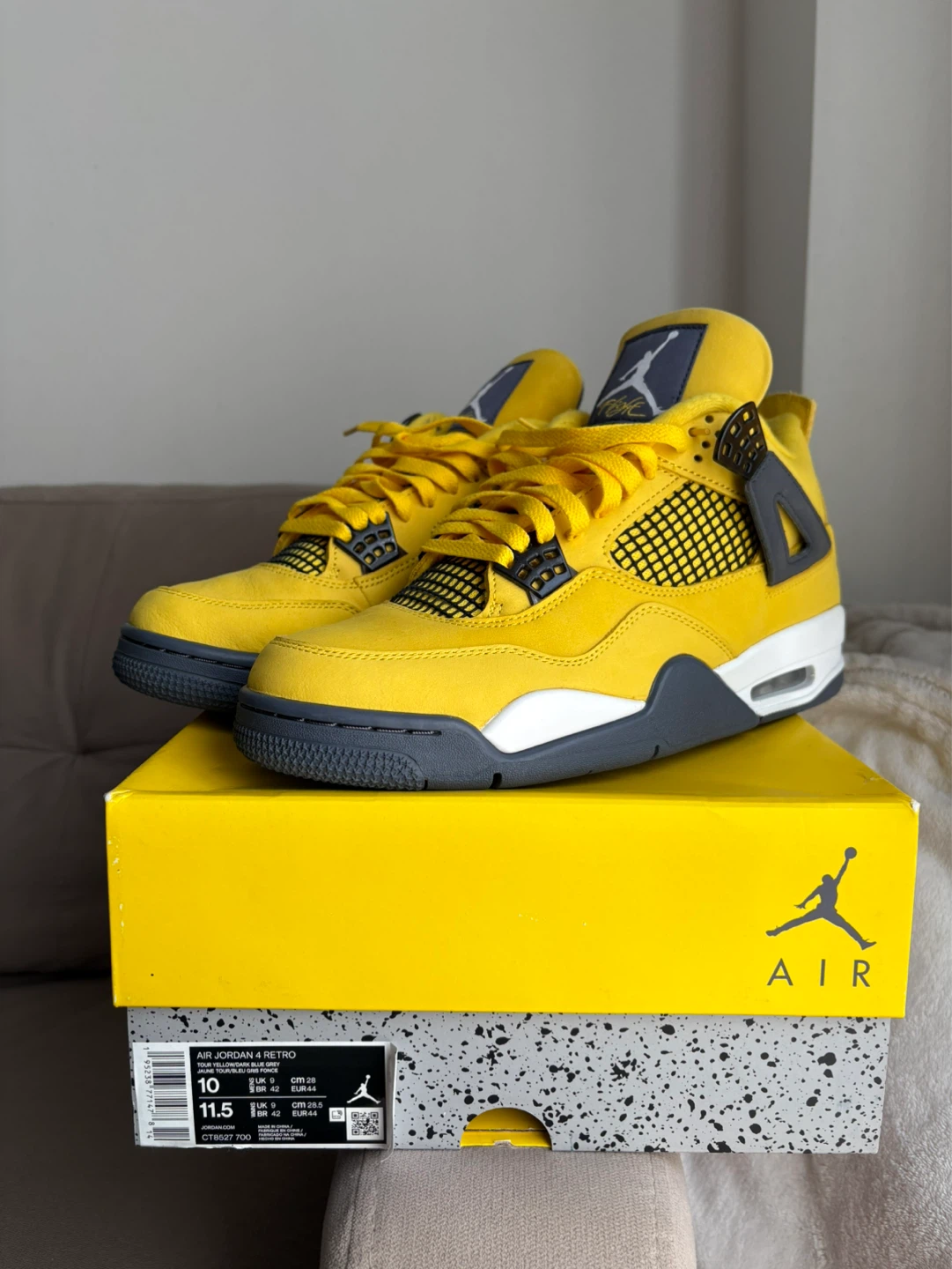 Air Jordan 4 Retro 'Lightning'  Size 10