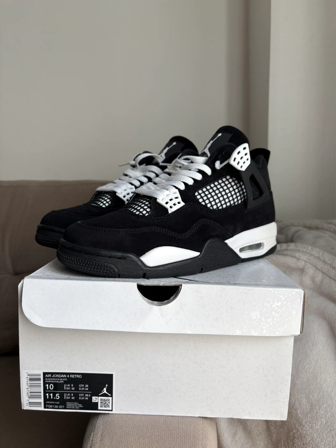 Jordan 4 Retro White Thunder Size 10