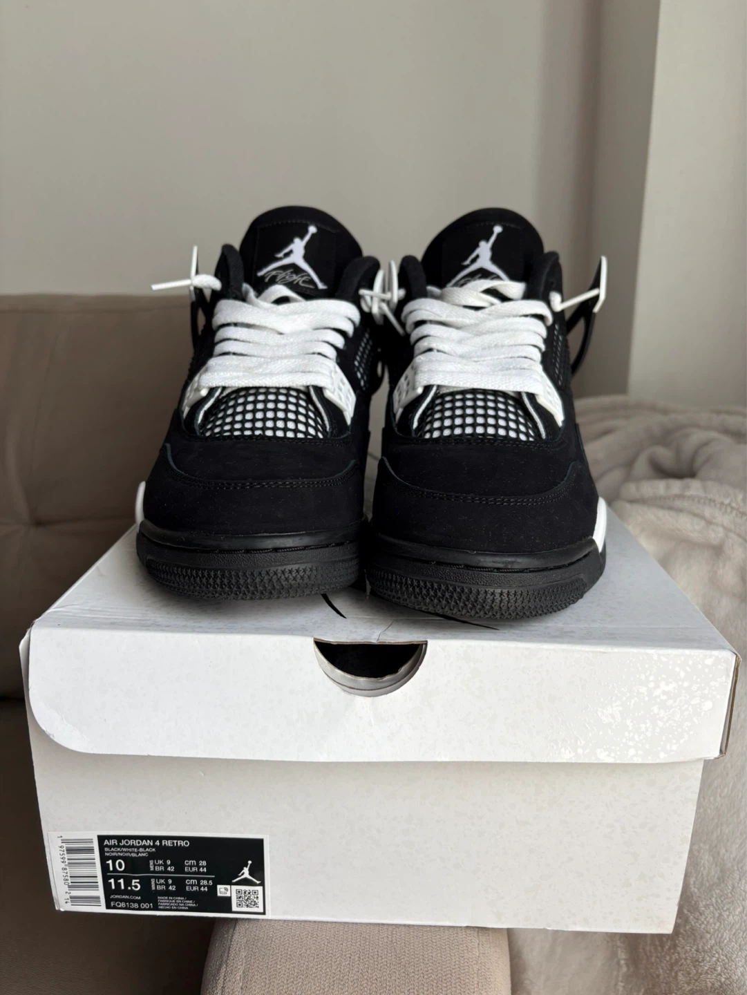 Jordan 4 Retro White Thunder Size 10 - photo 2