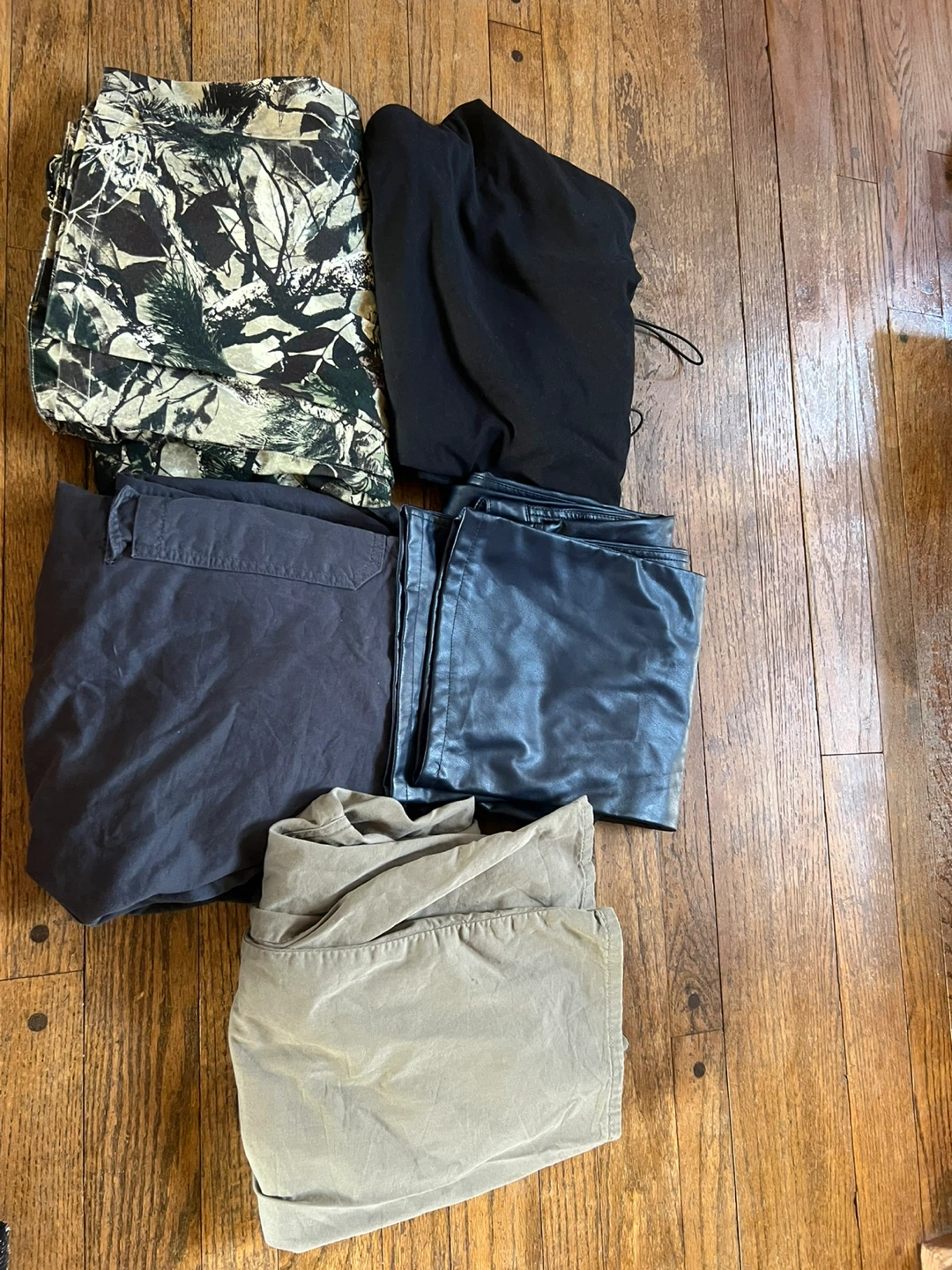 Bundle of 5 pairs of pants
