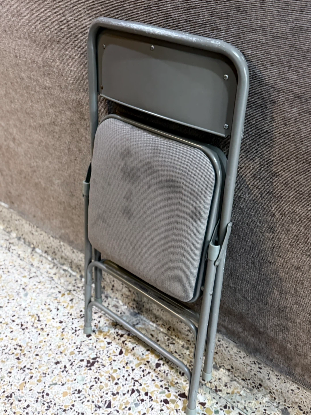 🌱 Deluxe Fabric Padded Folding Chair - Tan - photo 3