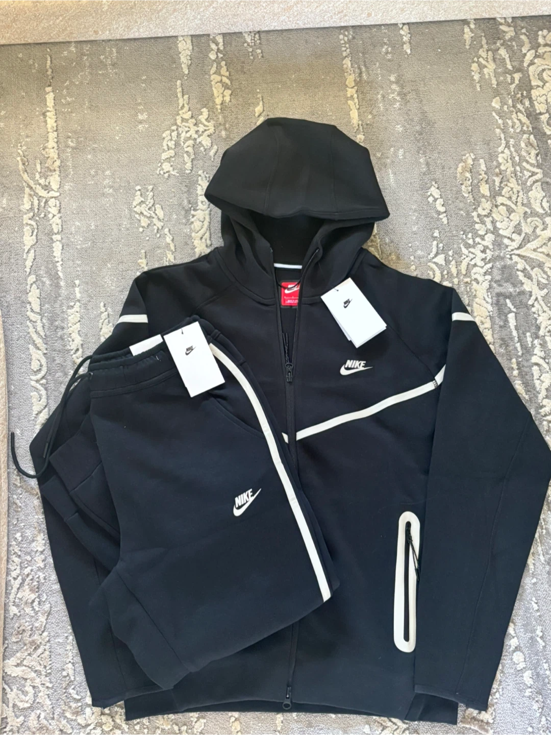 Nike Tech Fleece Full Zip Hoodie & Joggers Set