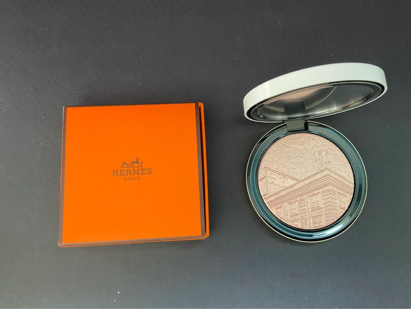 Hermes powder and lipstick. - photo 4