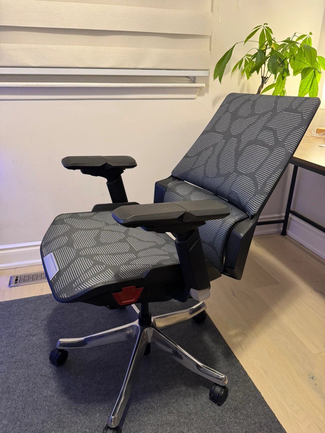 Desky Vanguard Gaming Chair - photo 2