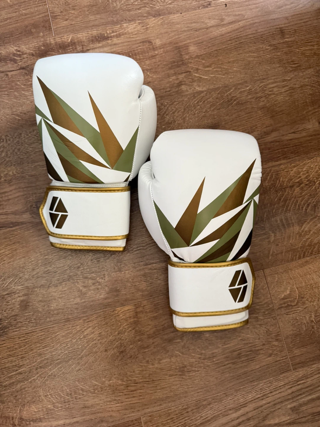 Society Nine White & Gold 16oz Boxing Gloves