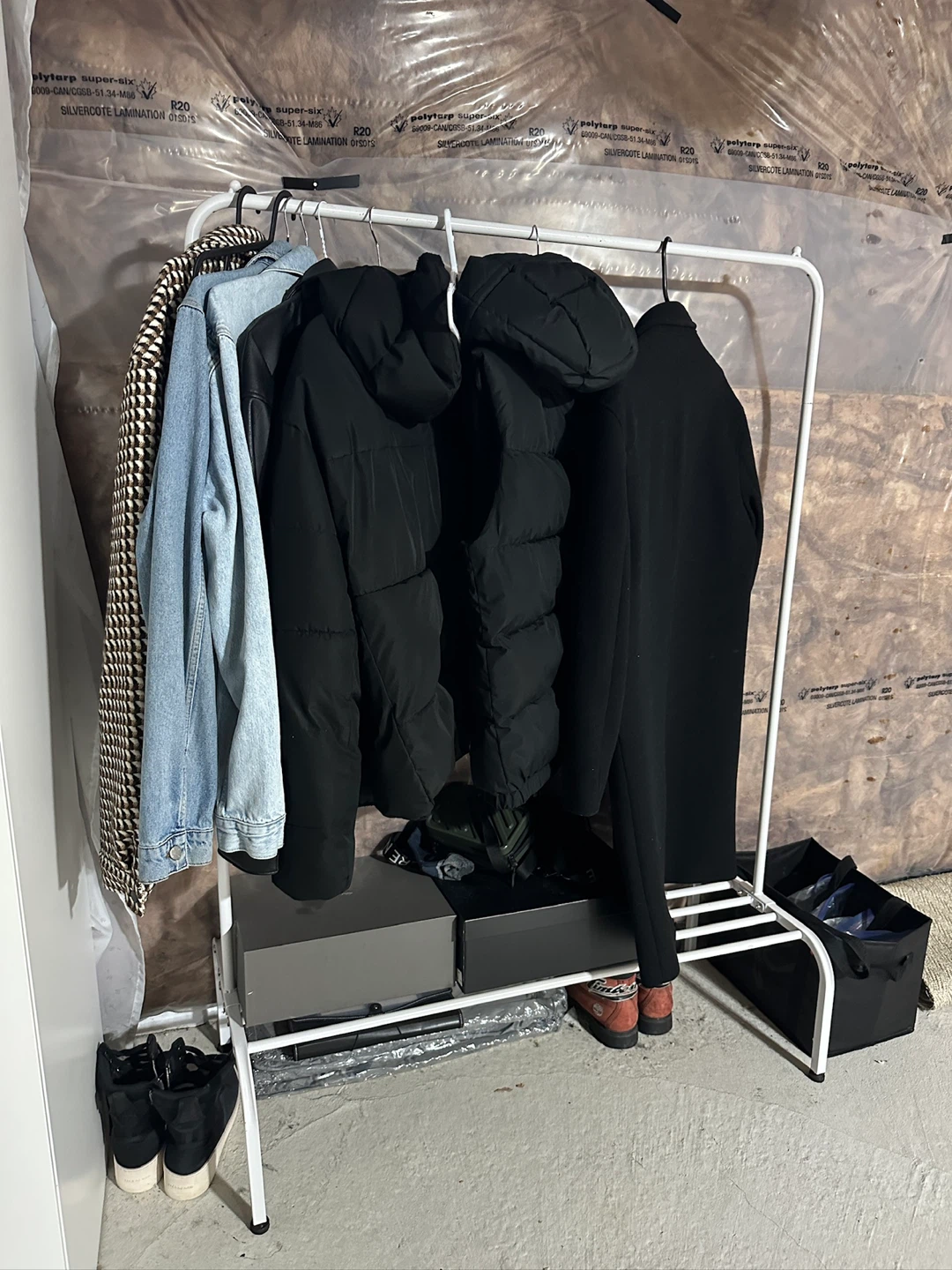 White Metal Clothes Rack - photo 2