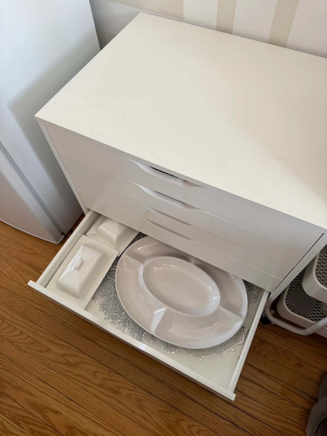 White 5-Drawer Storage Unit - photo 3