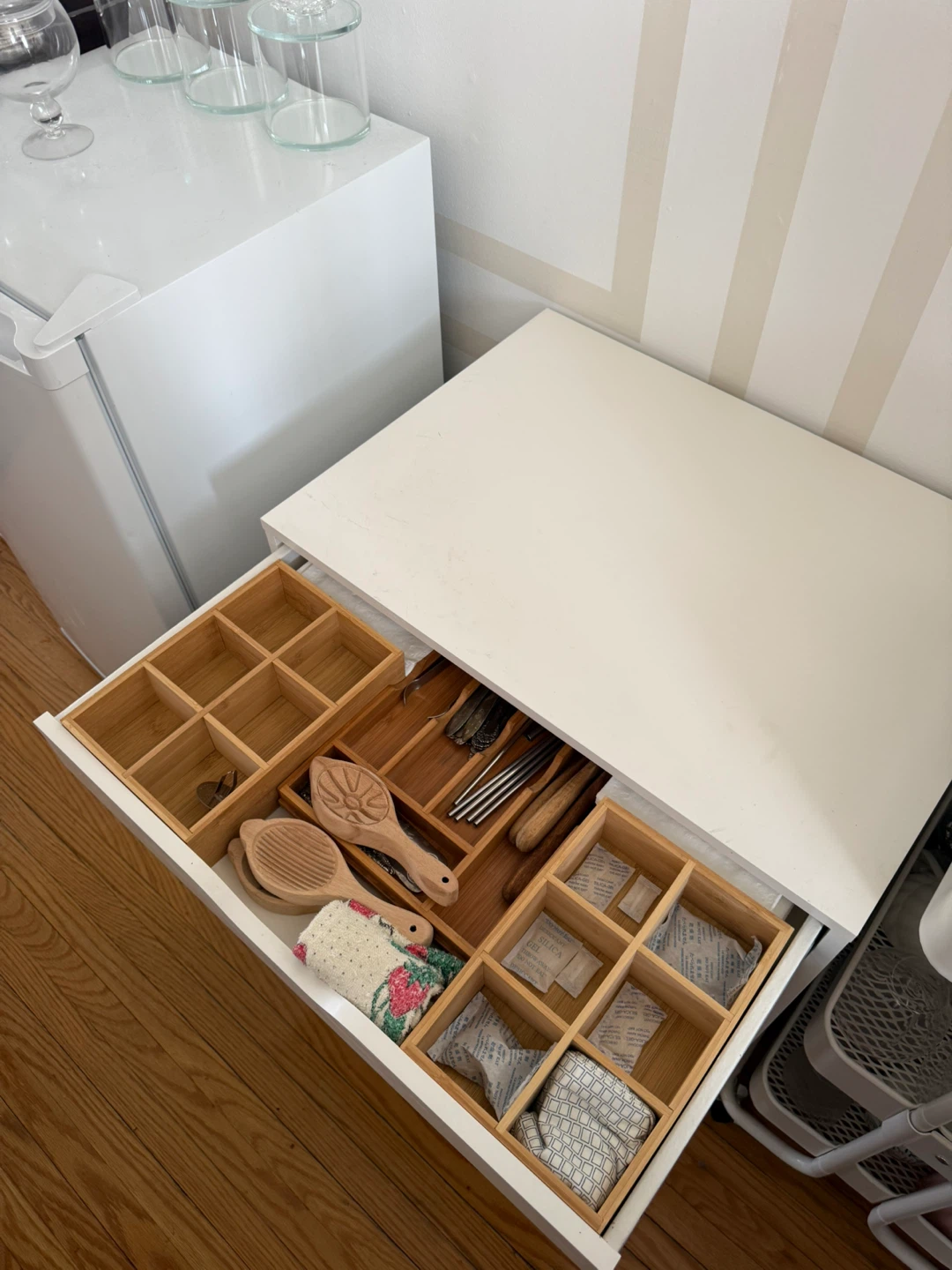 White 5-Drawer Storage Unit - photo 2