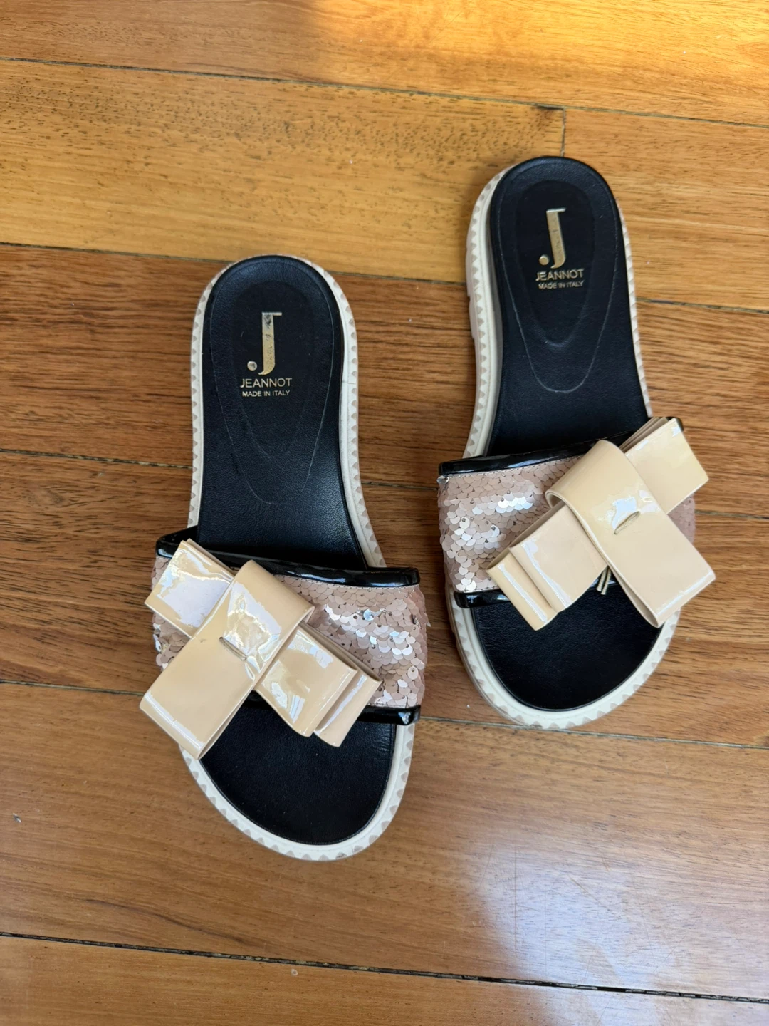 Sequin Bow Slide Sandals in Black and Beige. Size 37.