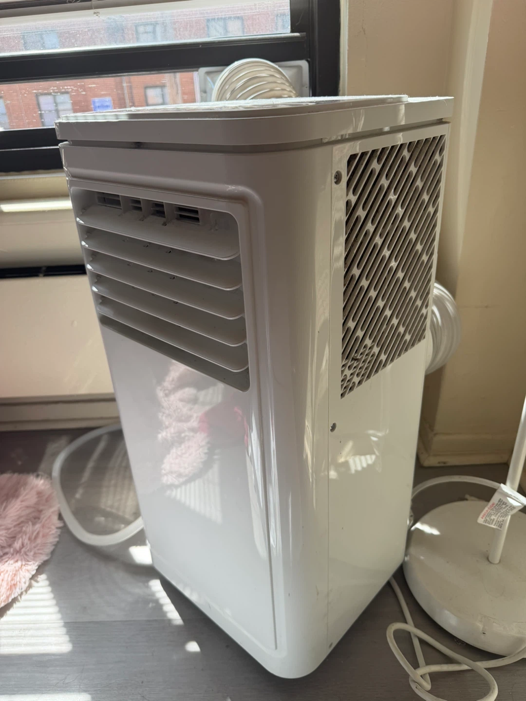 Portable air conditioner 5,000 BTU – like new - photo 4