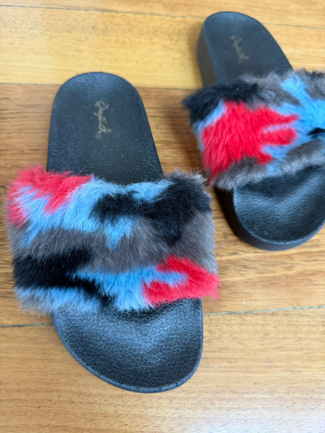 Camo Faux Fur Slide Sandals. Size 6. - photo 2