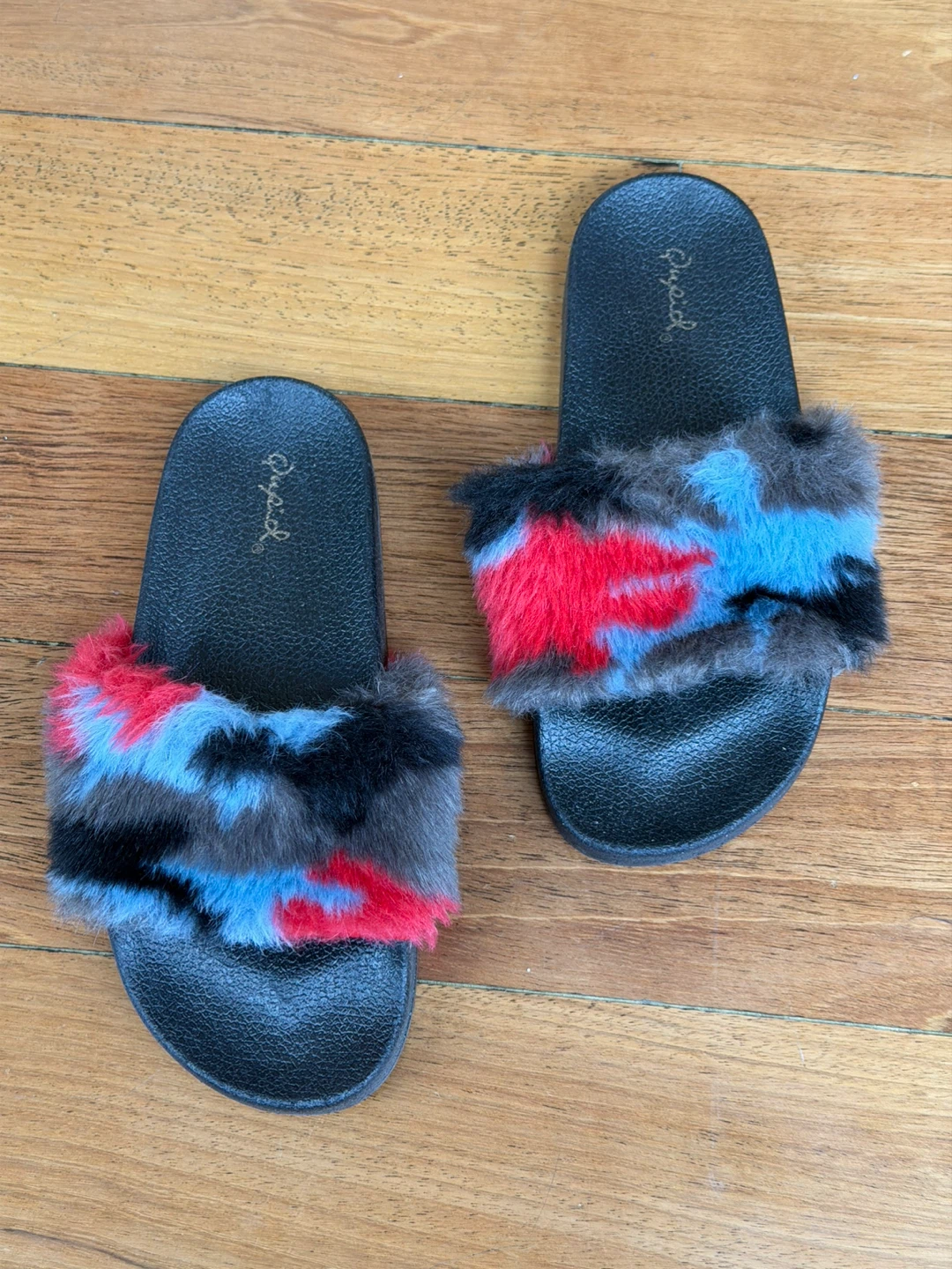 Camo Faux Fur Slide Sandals. Size 6.