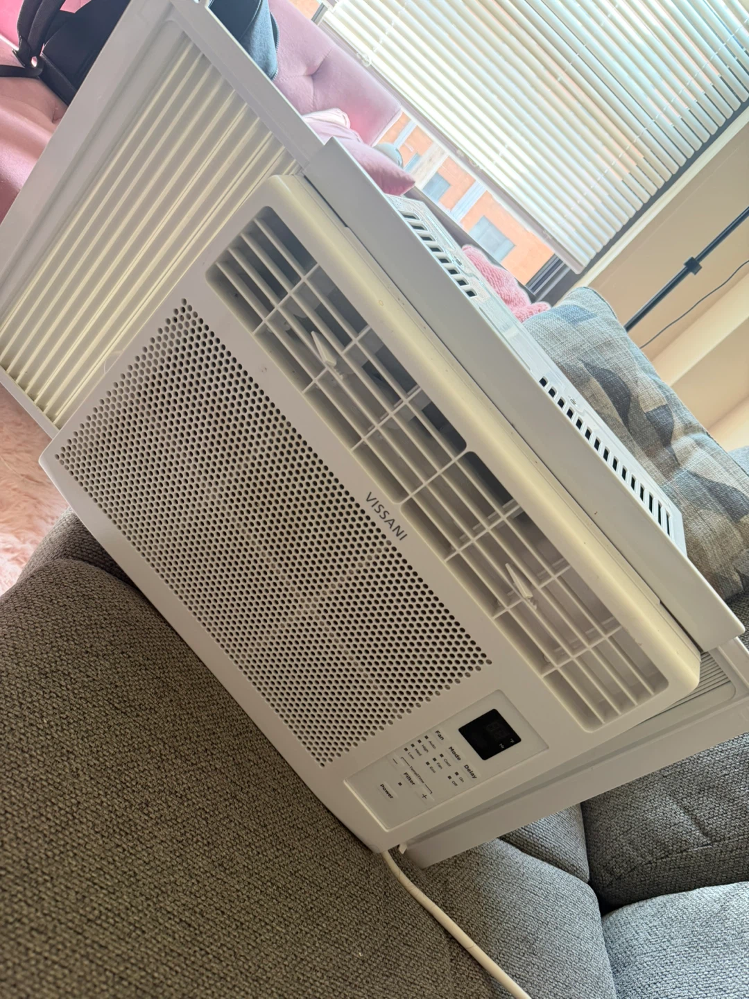 Vissani Window Air Conditioner - photo 2