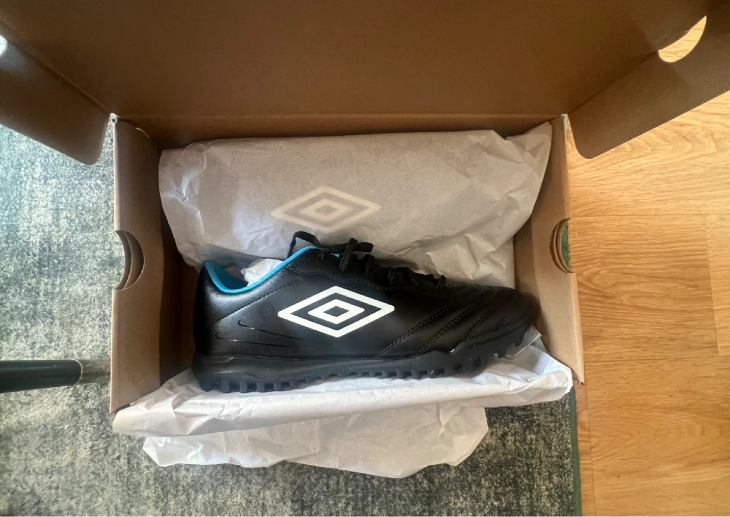 Umbro runners  brand new in box size 9.5M