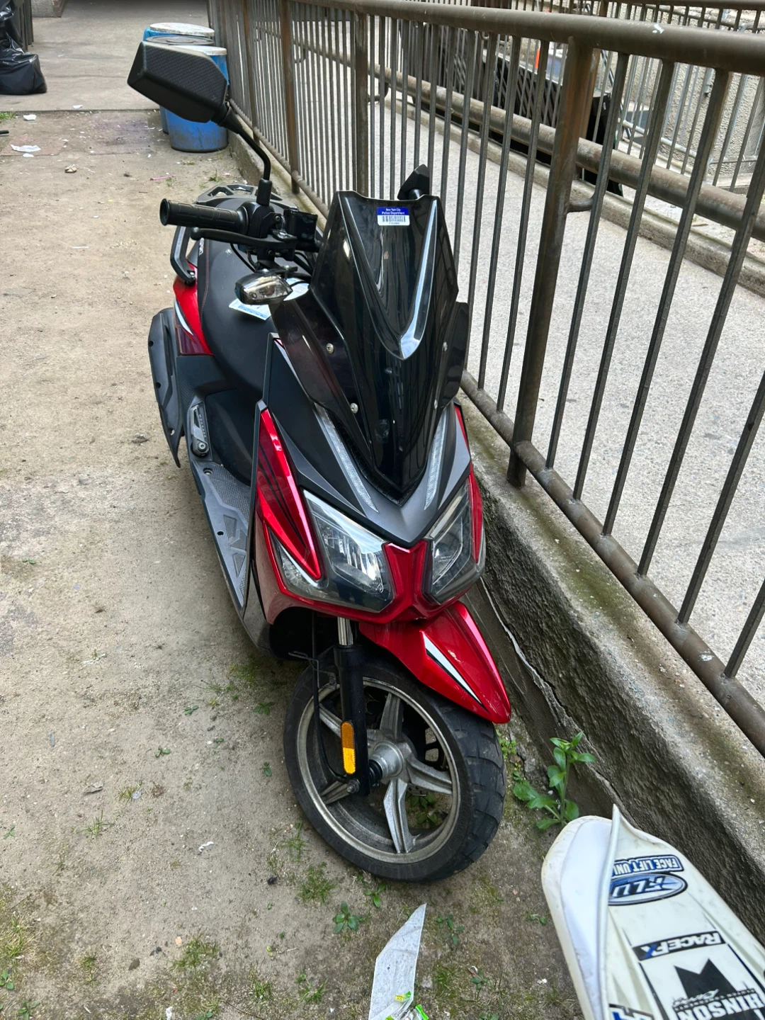 Red SYM Jet X 150 Scooter with title - photo 3