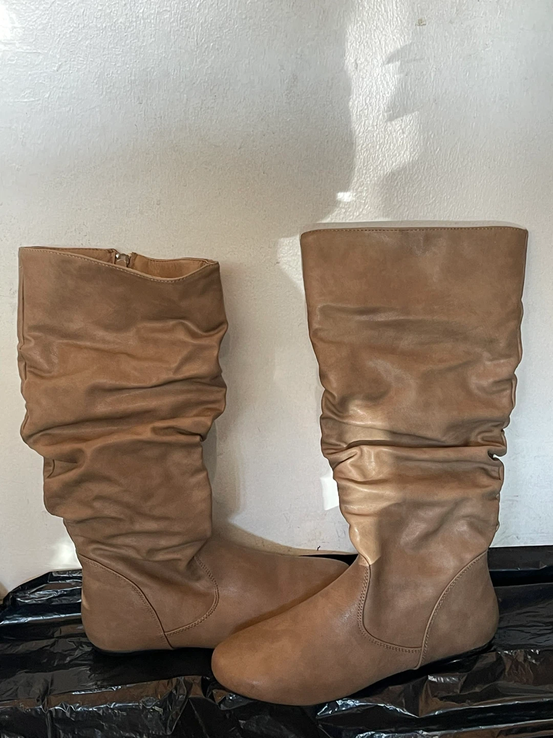 Women’s tan faux slouch boots 🌱🌱 - photo 5