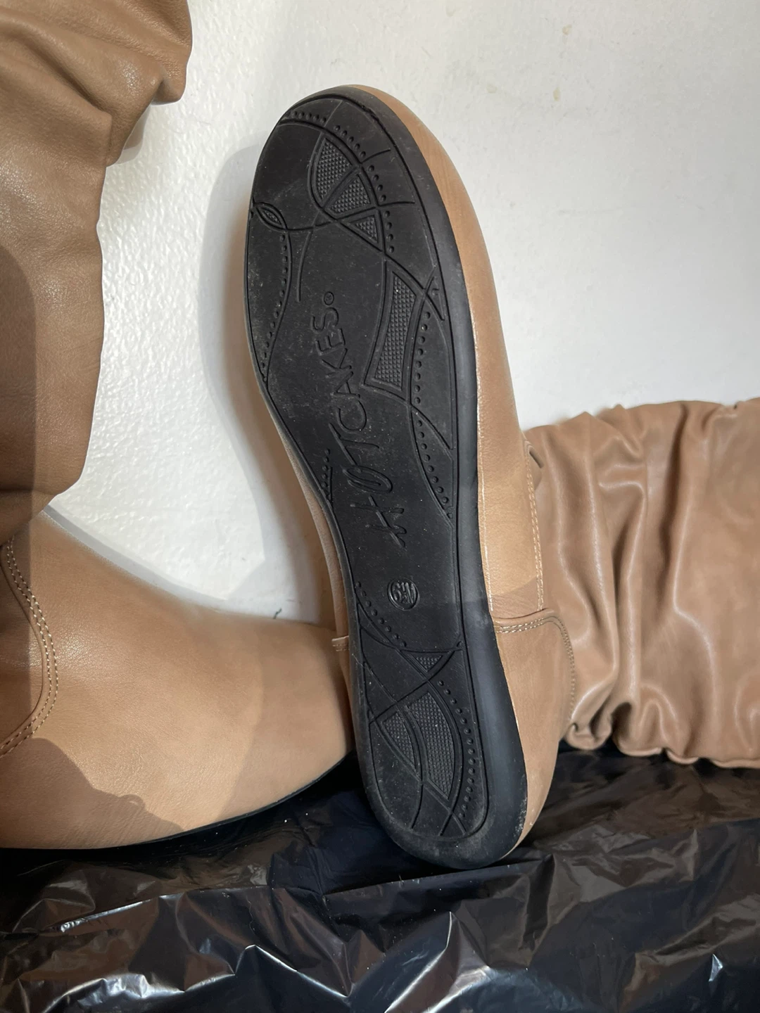 Women’s tan faux slouch boots 🌱🌱 - photo 4