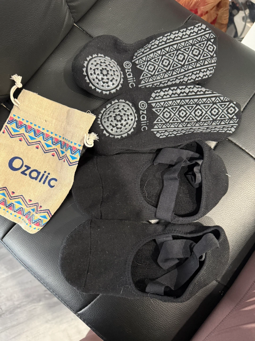 Ozaiic Yoga Socks with Grips and Straps - Black 2 pairs - photo 2