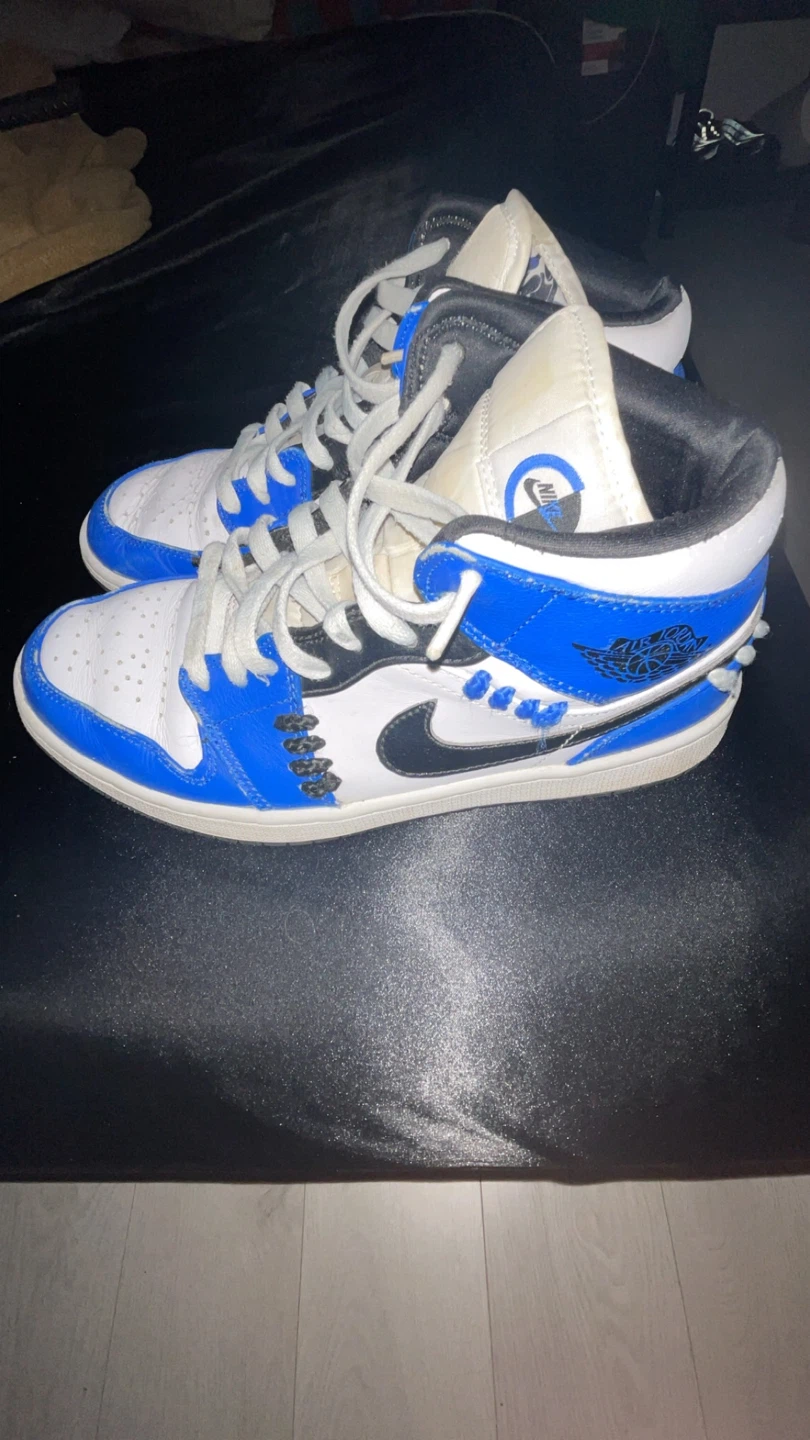 Jordan 1 Mid SE Royal Blue