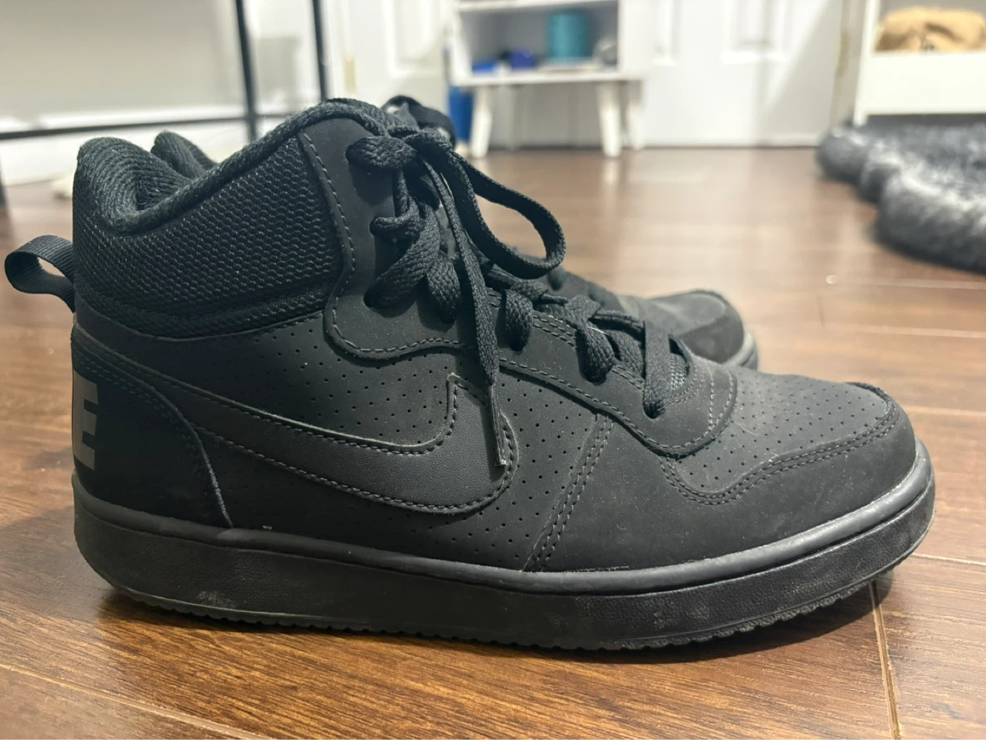 Nike Mid-Top Sneakers - Black