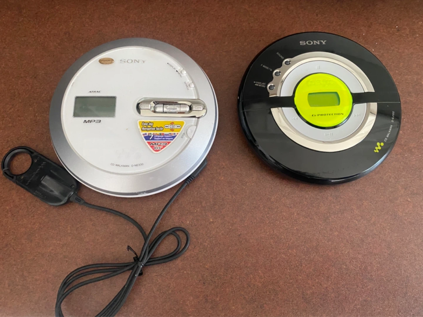 Sony CD Walkman D-CJ100 Portable CD Player