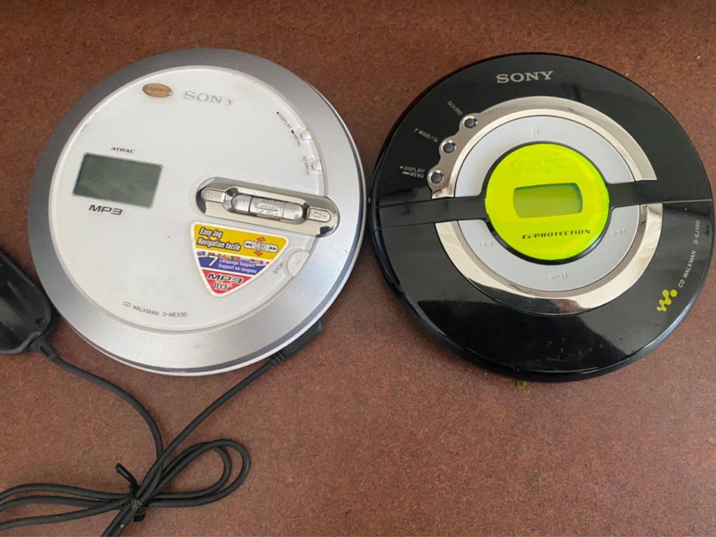 Sony CD Walkman D-CJ100 Portable CD Player - photo 2