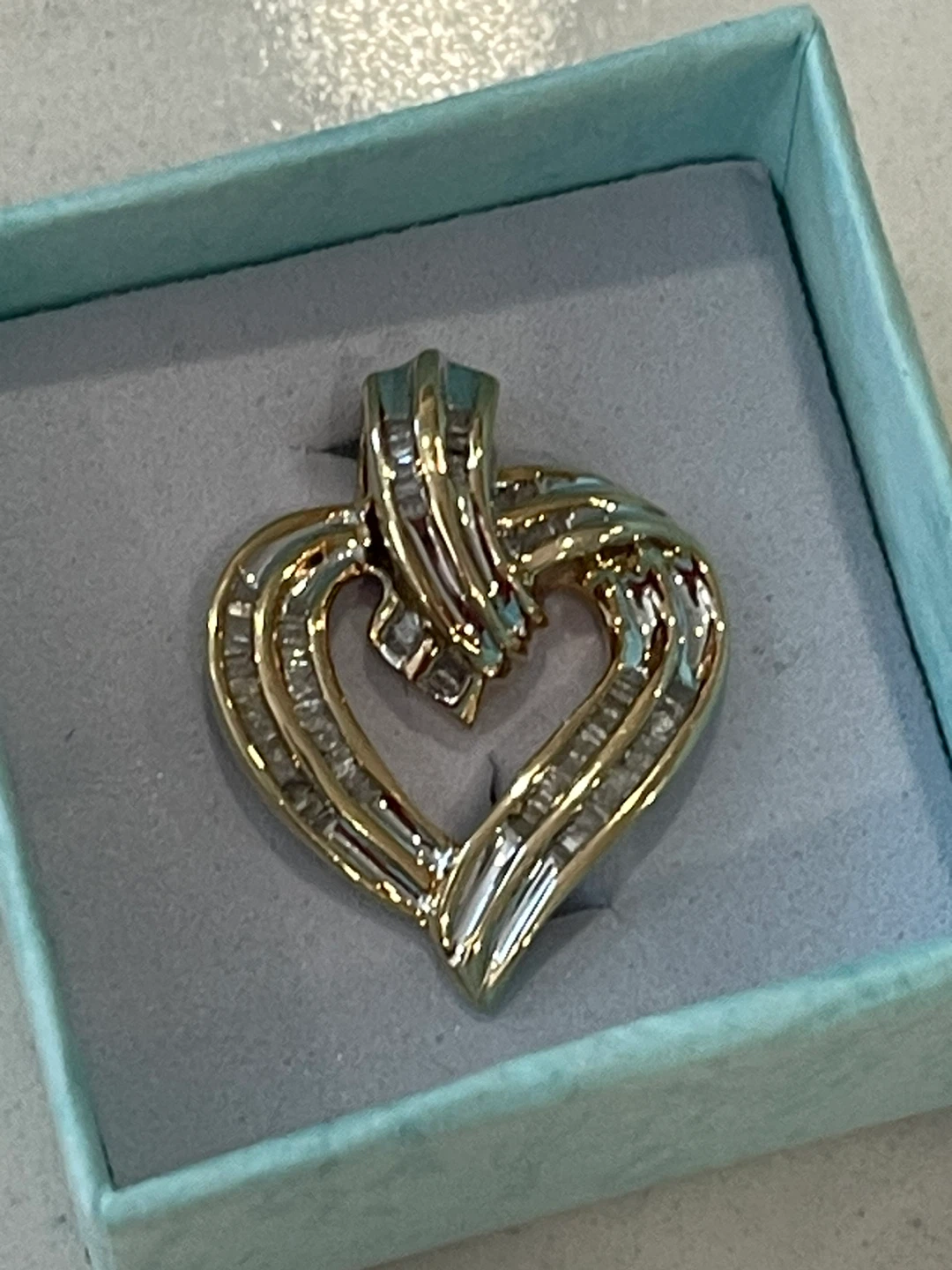 Womens Vintage Estate 10K Yellow Gold Diamond Heart Pendant - photo 2