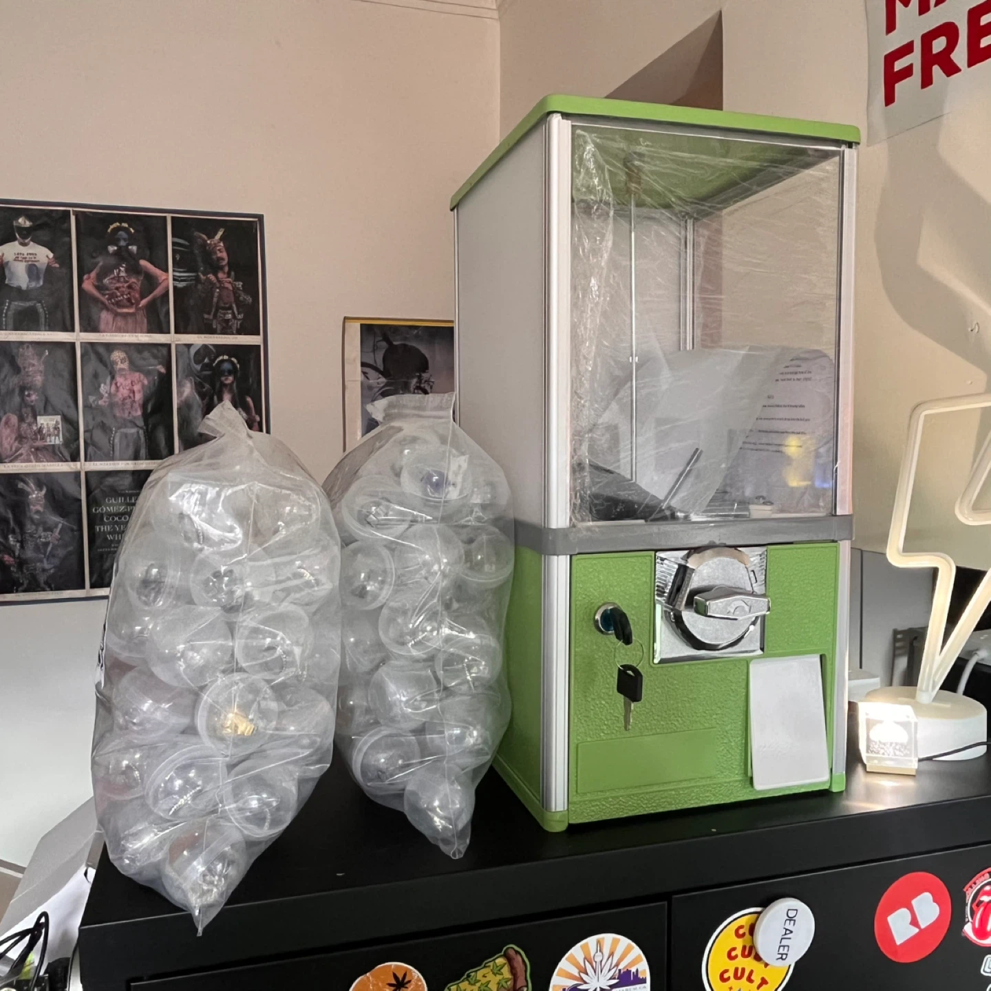 Ring Dispenser Vending Machine for Nail Salon - photo 2