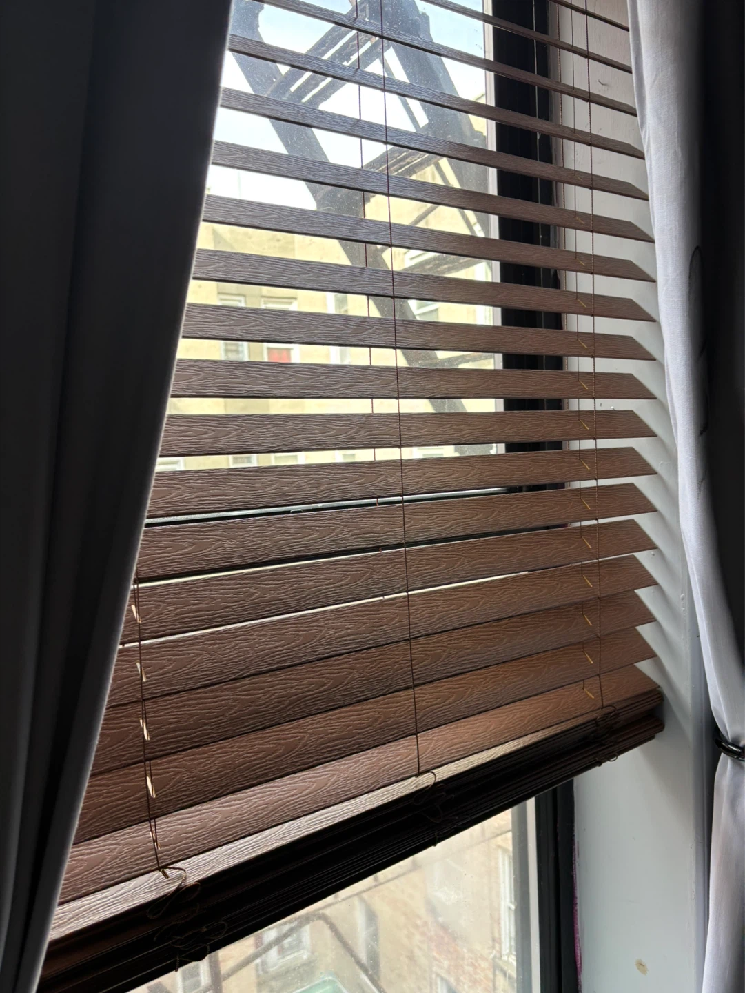 Wood-look Faux Wood Blinds (32" x 72") - Brown - photo 2
