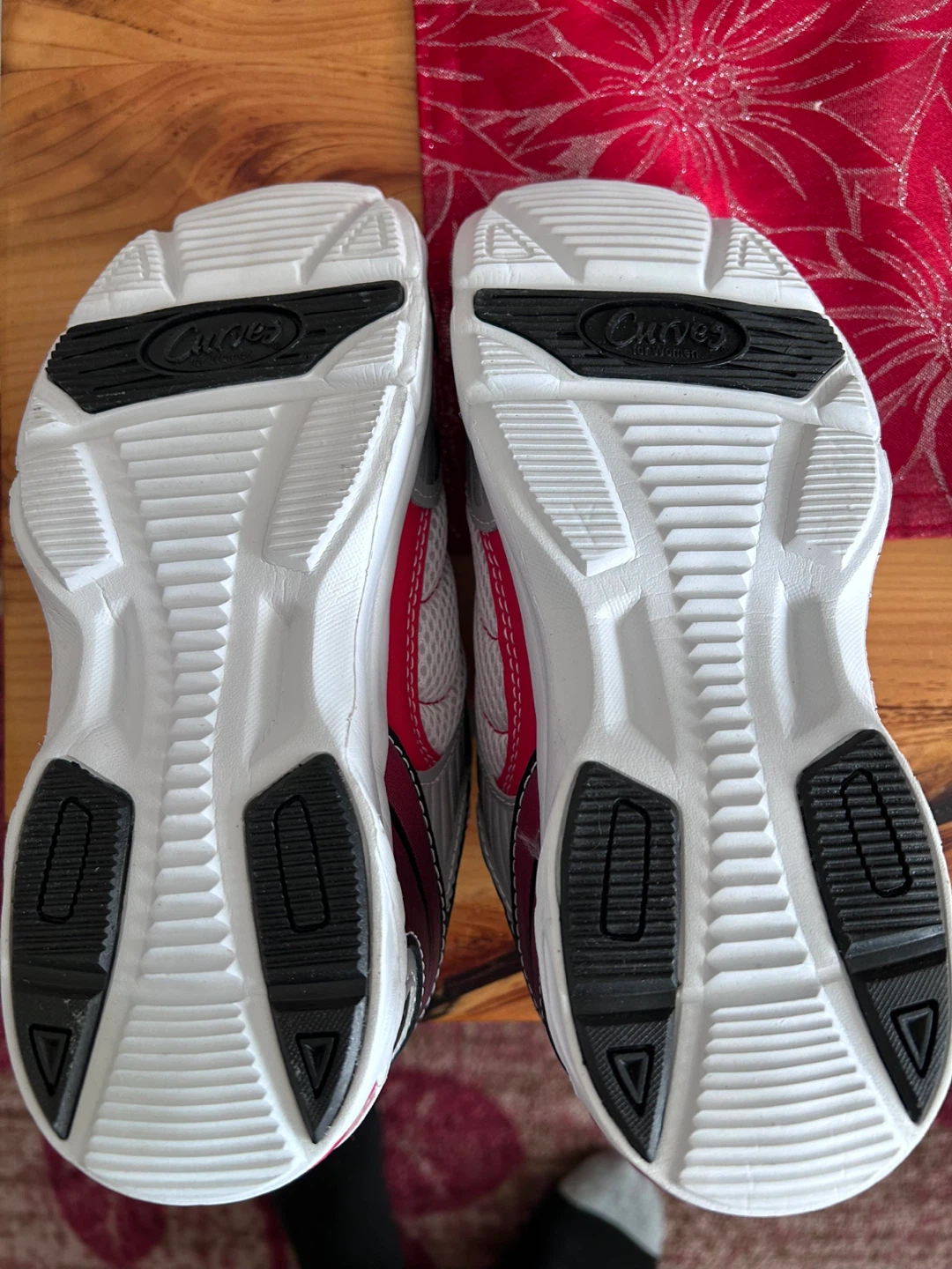 Curve for Women Athletic Shoes Size 6 - photo 2