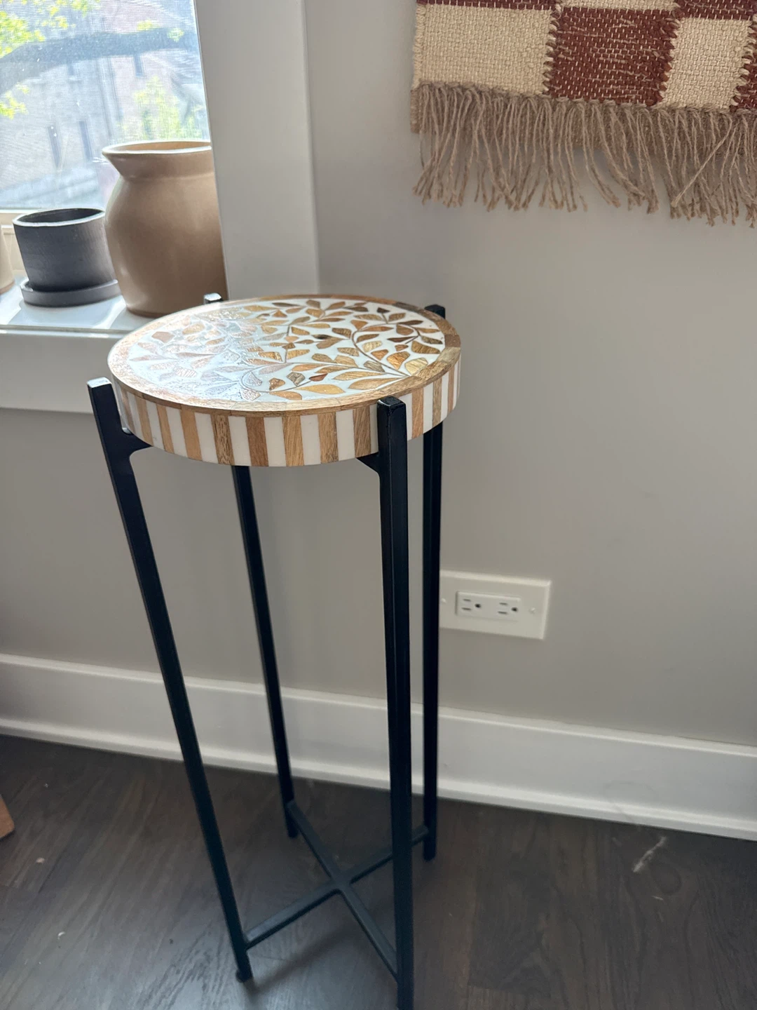 Round Inlay Side Table/plant stand