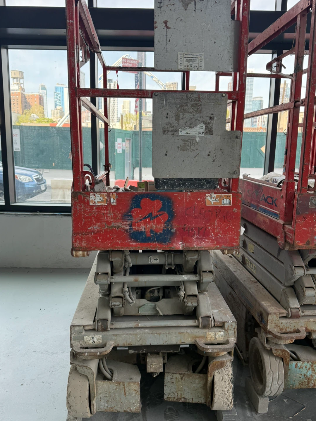 Skyjack Electric Scissor Lift - photo 2