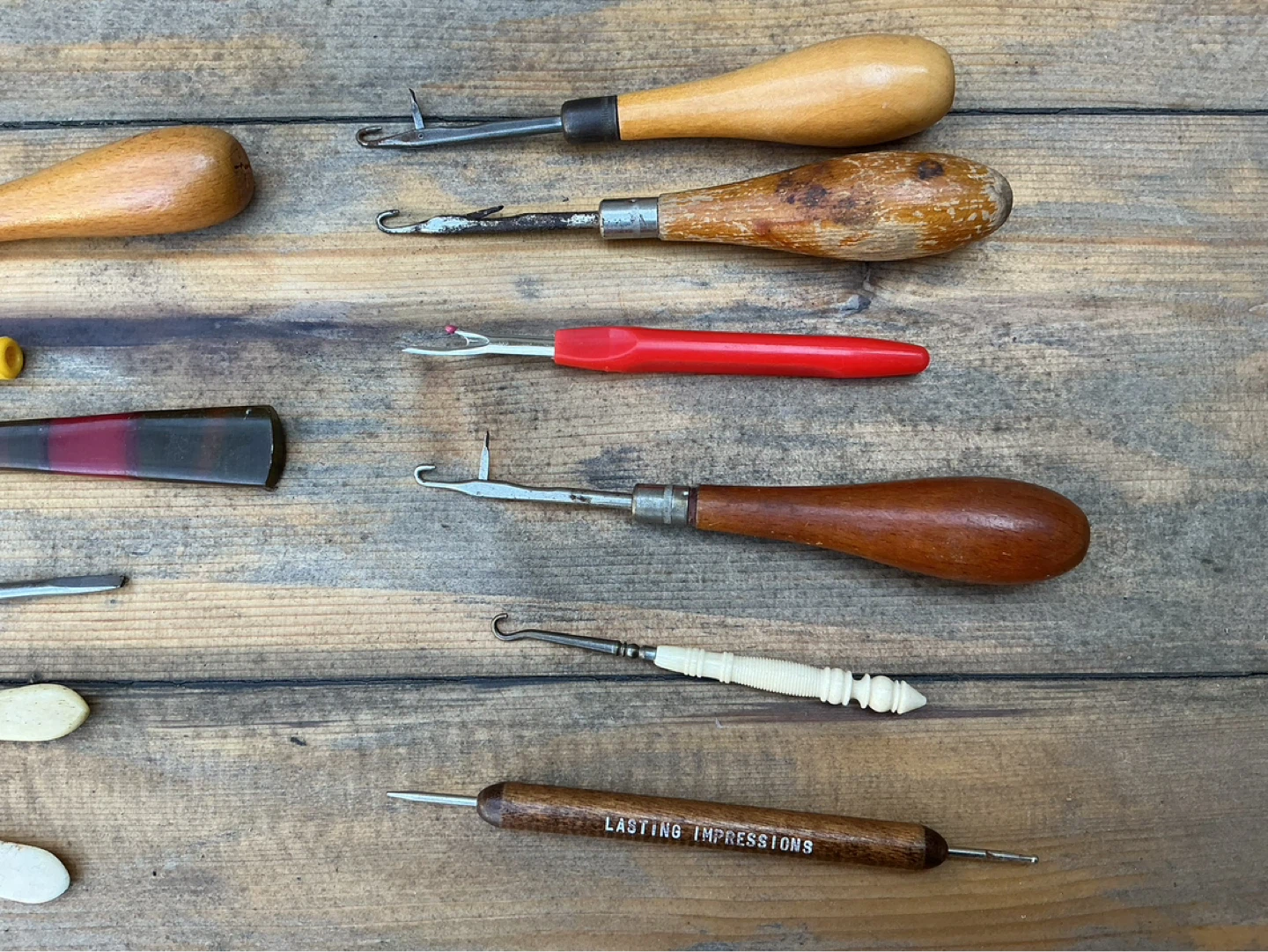 12 Vintage Button Hooks & Turners & MORE ! - photo 3