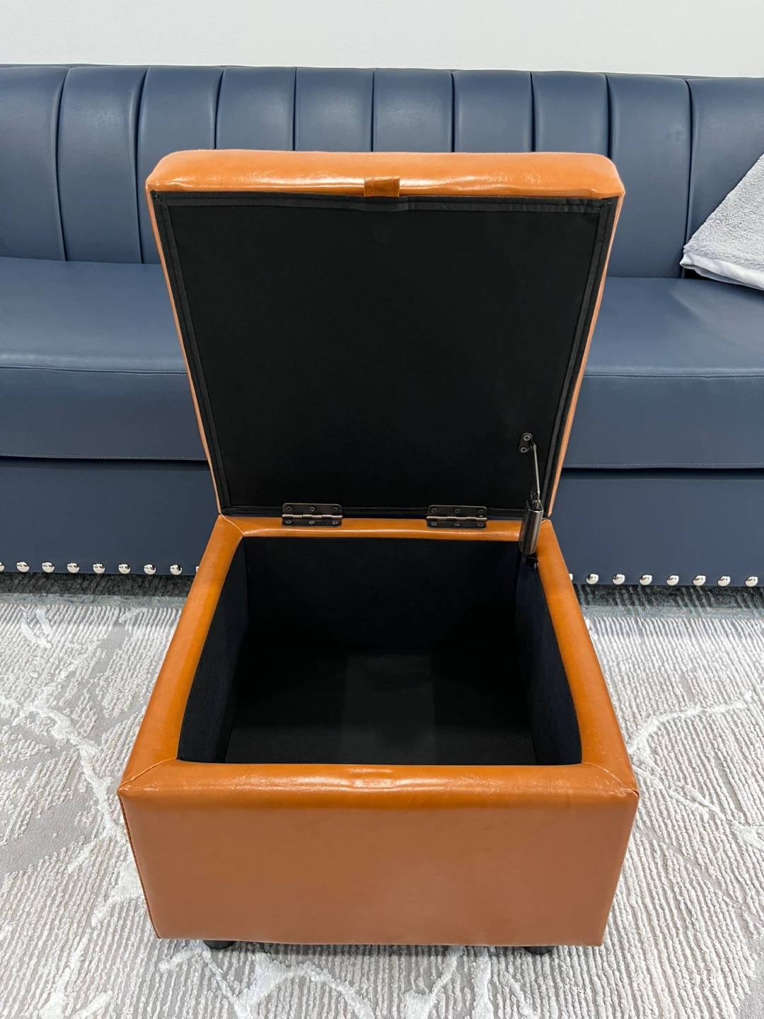 Quality Ottoman w/ Storage - photo 2