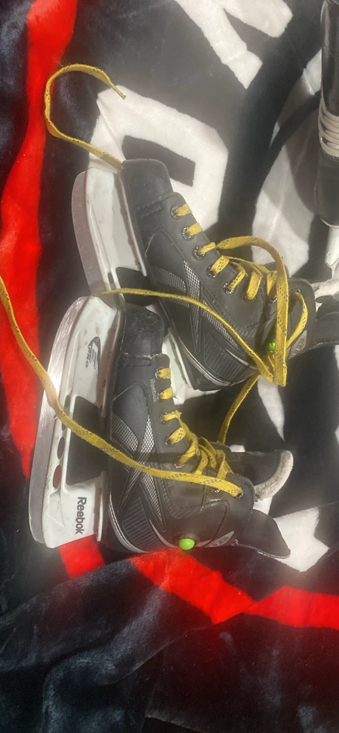 Reebok Youth Ice Skates Size 2.5