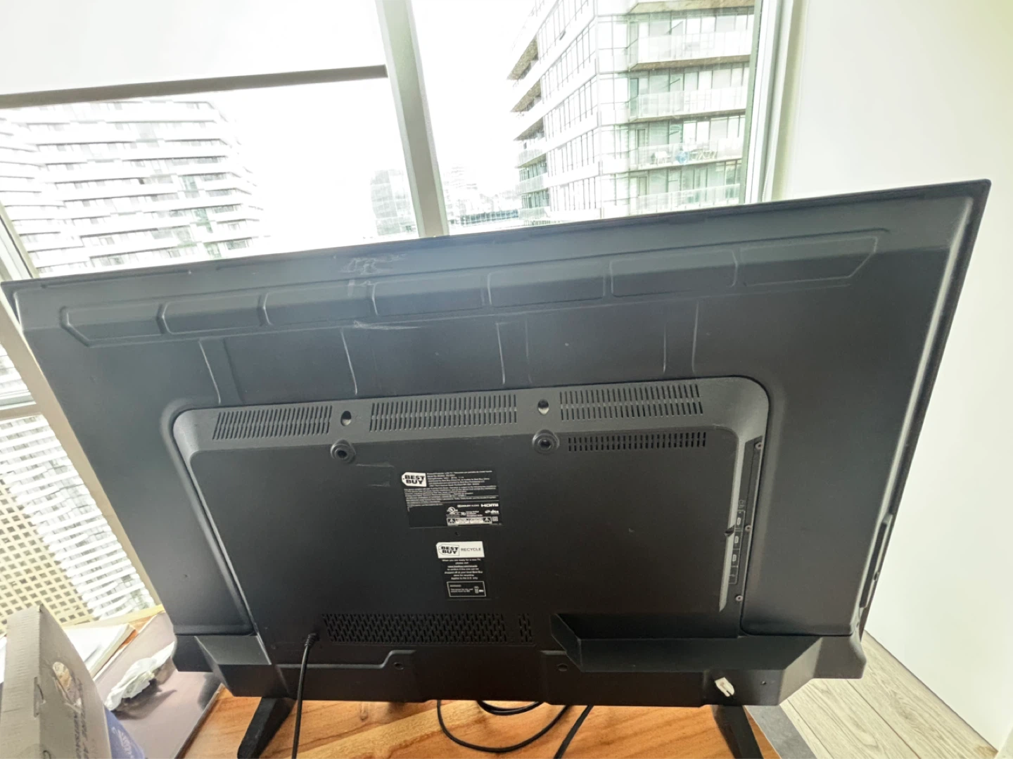 Toshiba 42" TV - photo 2