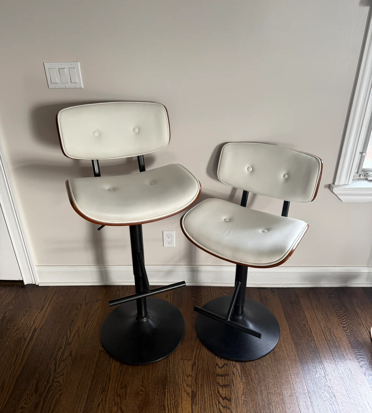 Set of 2)High-End Look Bar Stools – Adjustable + Swivel - photo 5