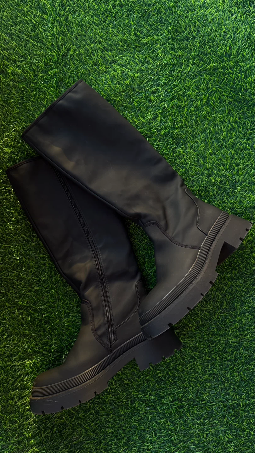 Black Knee-High Chunky Boots - photo 2