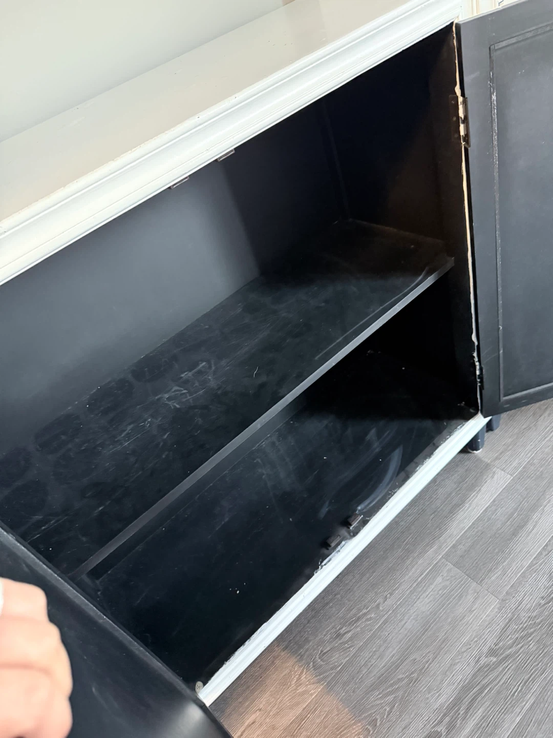 White cabinets with Geometric Mirror Inlay - photo 2