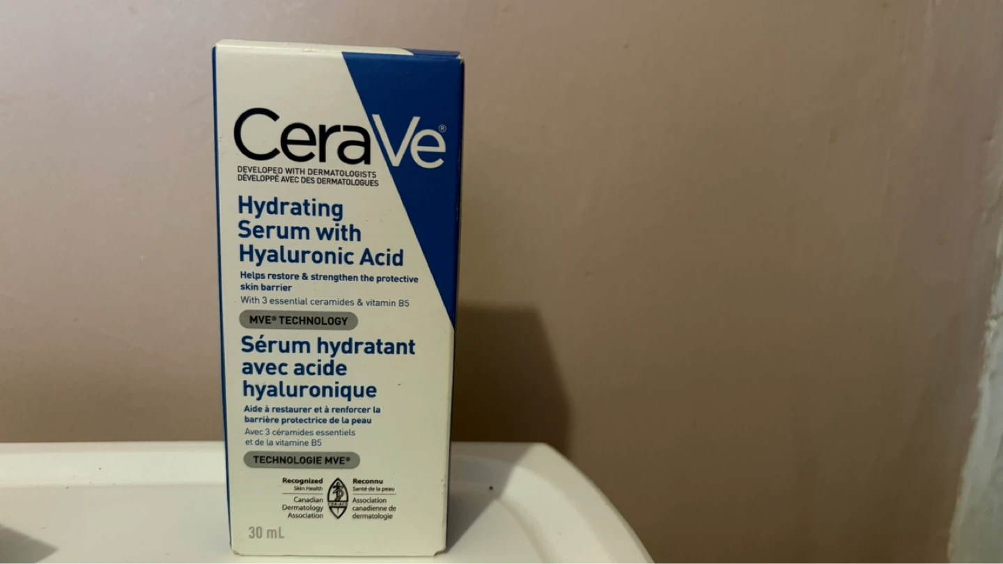CeraVe Hydrating Serum with Hyaluronic Acid 30ml