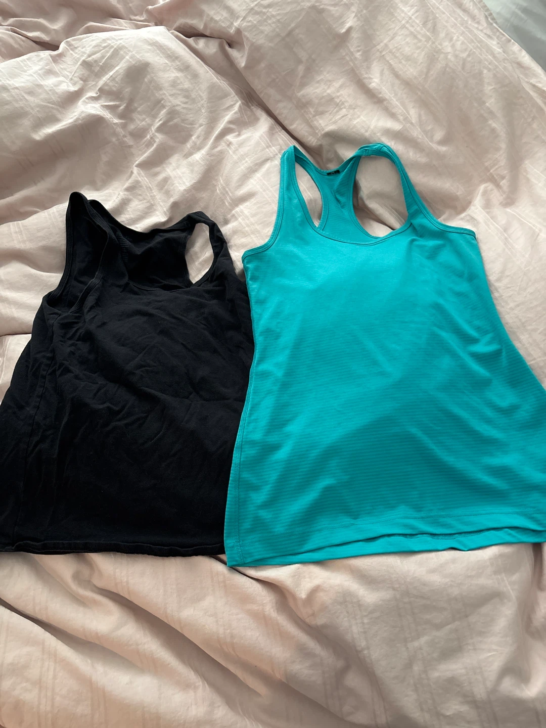 Bundle of 4 Women's Tops - photo 2