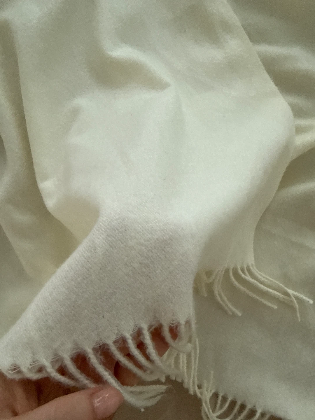 Cream coloured scarf with fringe - photo 2