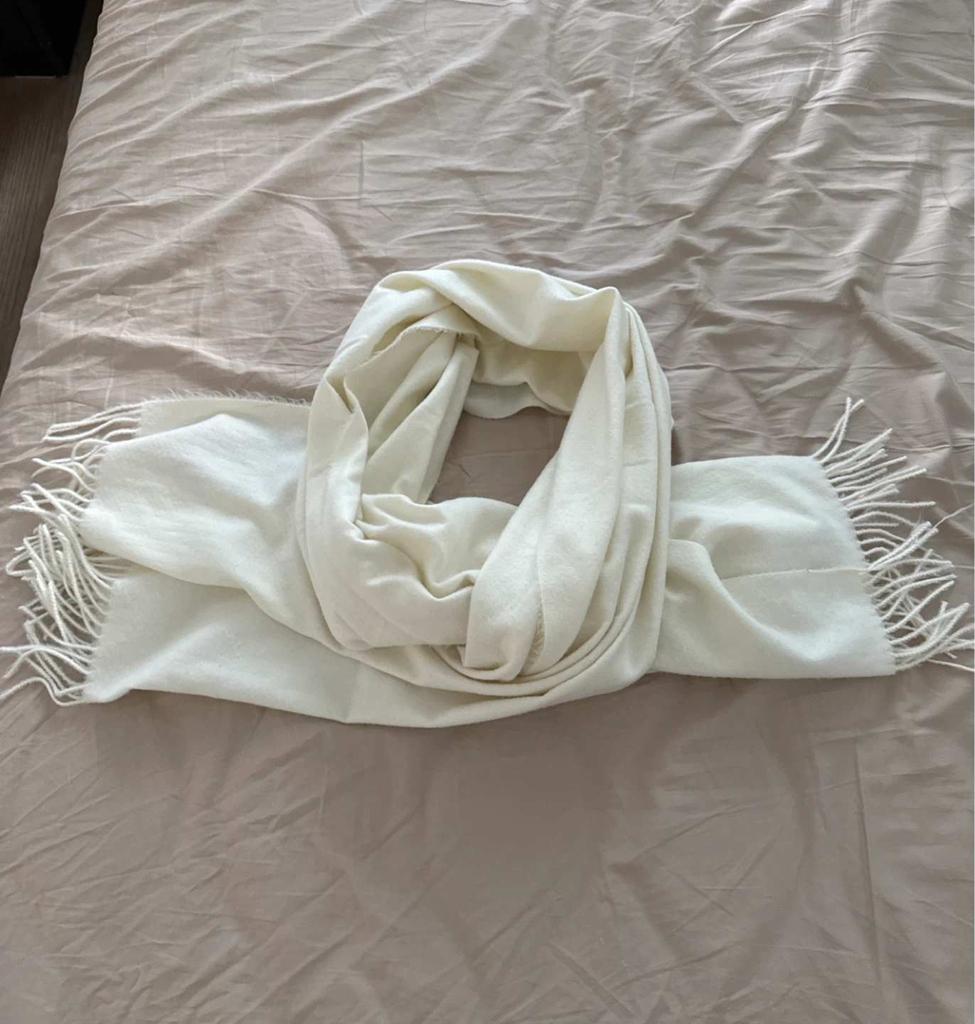 Cream coloured scarf with fringe - photo 3