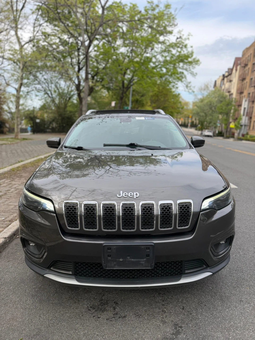 Gray Jeep Cherokee SUV