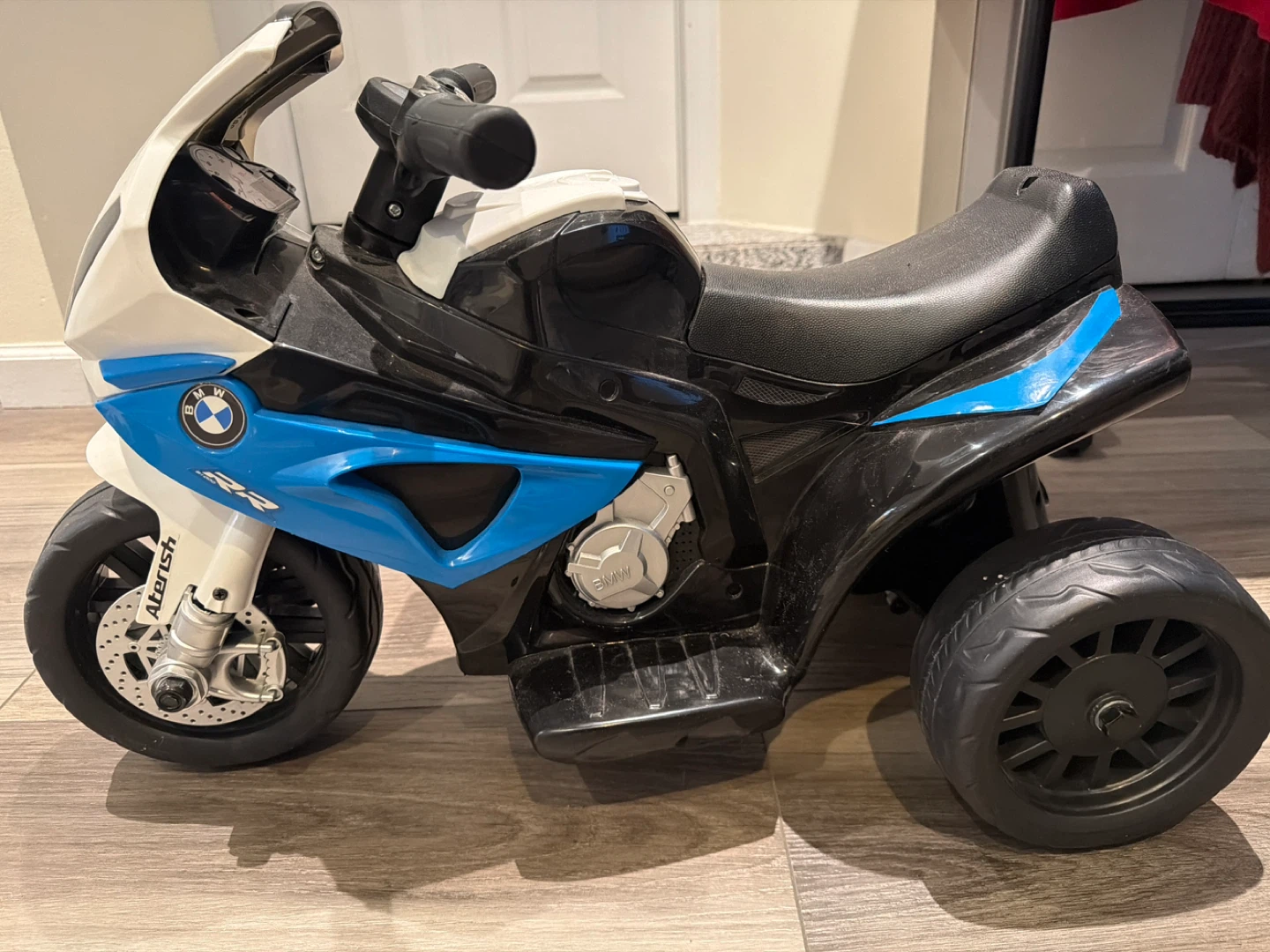 NEW: BMW S 1000 RR Ride-On Toy Motorcycle - photo 4